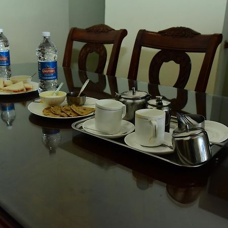 The Mayflower Hotel Ґурґаон Екстер'єр фото